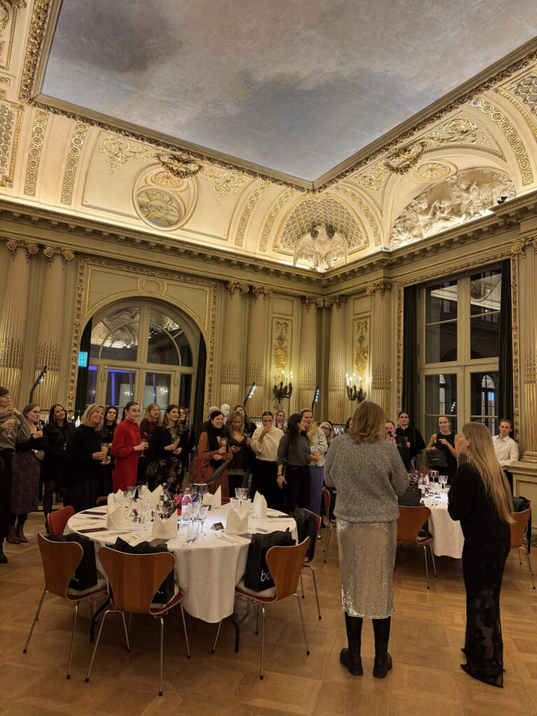 Gäste beim bonprix Friendsgiving Event in Hamburg